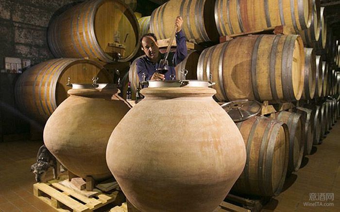 意大利酿酒师探索用陶罐和陶瓷坛酿造葡萄酒