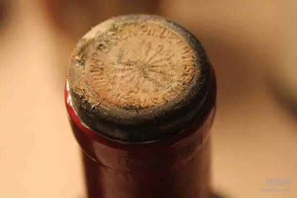 假如 1990 年康帝葡萄酒木塞发霉了，还能喝吗？