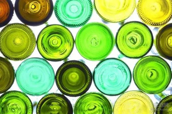 葡萄酒瓶为什么会有绿色、棕色和白色之分？