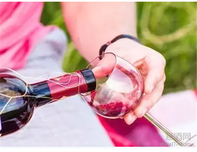 夏天来啦，红葡萄酒也能冰镇？