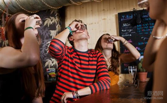 澳大利亚研究称父母监督青少年饮酒也会引发酗酒